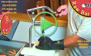 Mike Lentz Shows How To Shuck a Raw Oyster