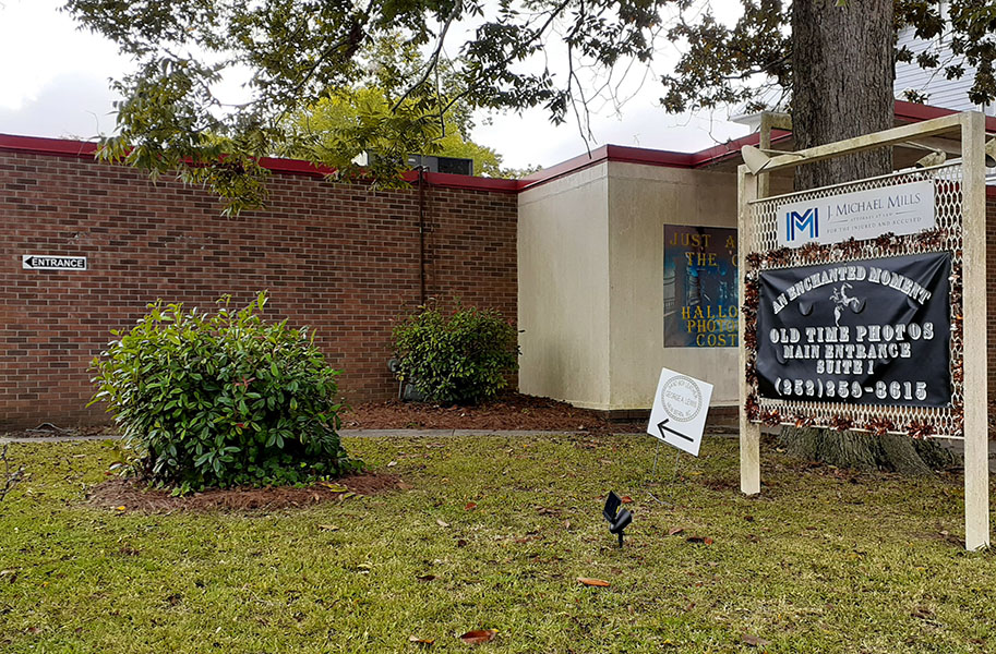 Entrance of An Enchanted Moment antique photo studio in new bern nc