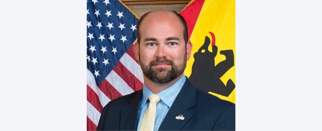 Jeffrey Odham in front of US Flag and New Bern flag