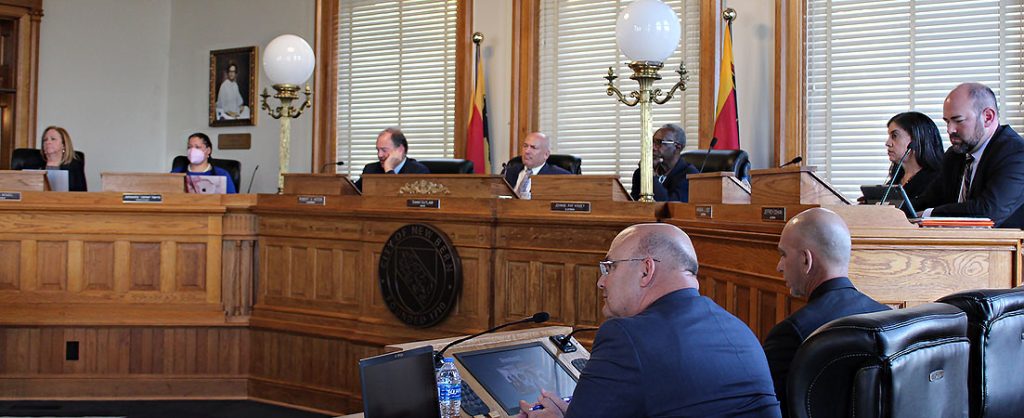 Photo of New Bern Board of Aldermen Meeting. (New Bern Now photo)