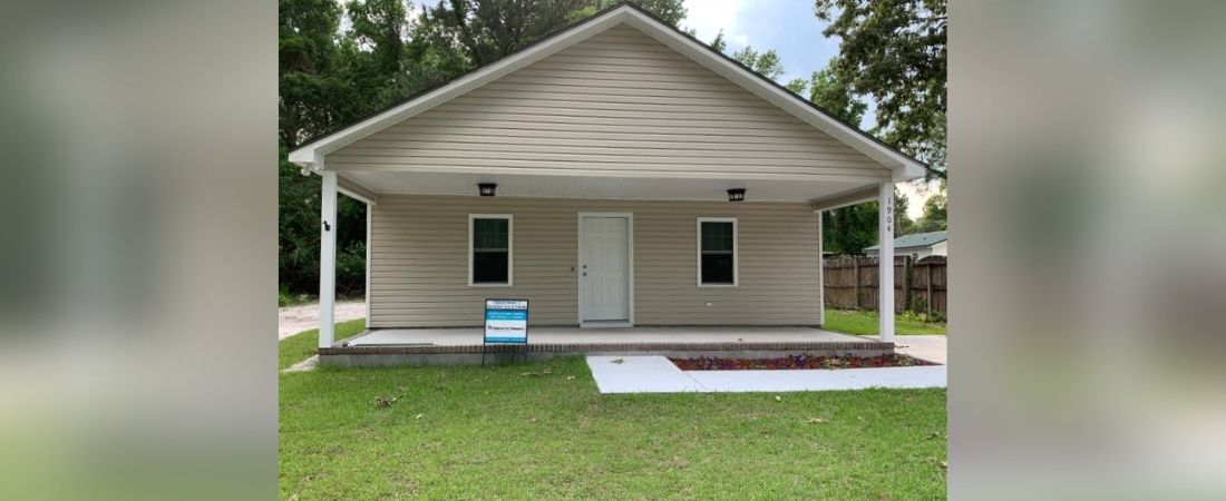 Exterior photo of one-level house