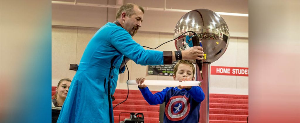 Science Wizard David Hagerman with student (photo by Carolyn Baillargeon)