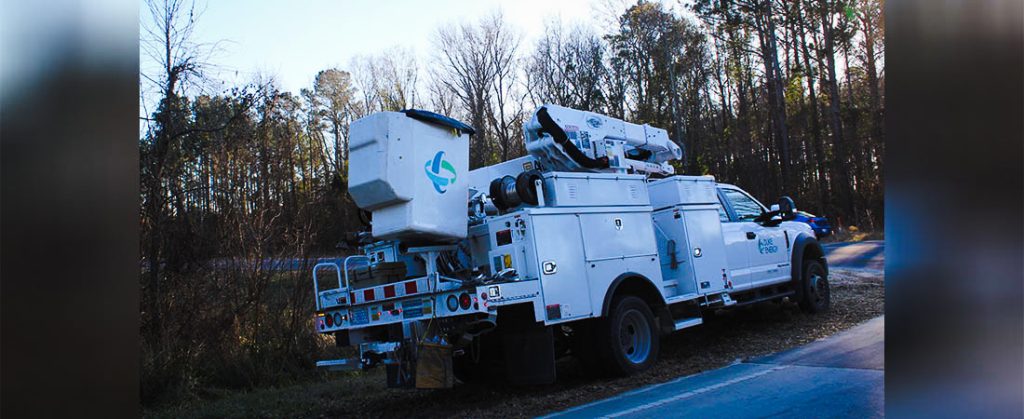 Duke Energy vehicle assessing power outage in New Bern on Dec. 24, 2022