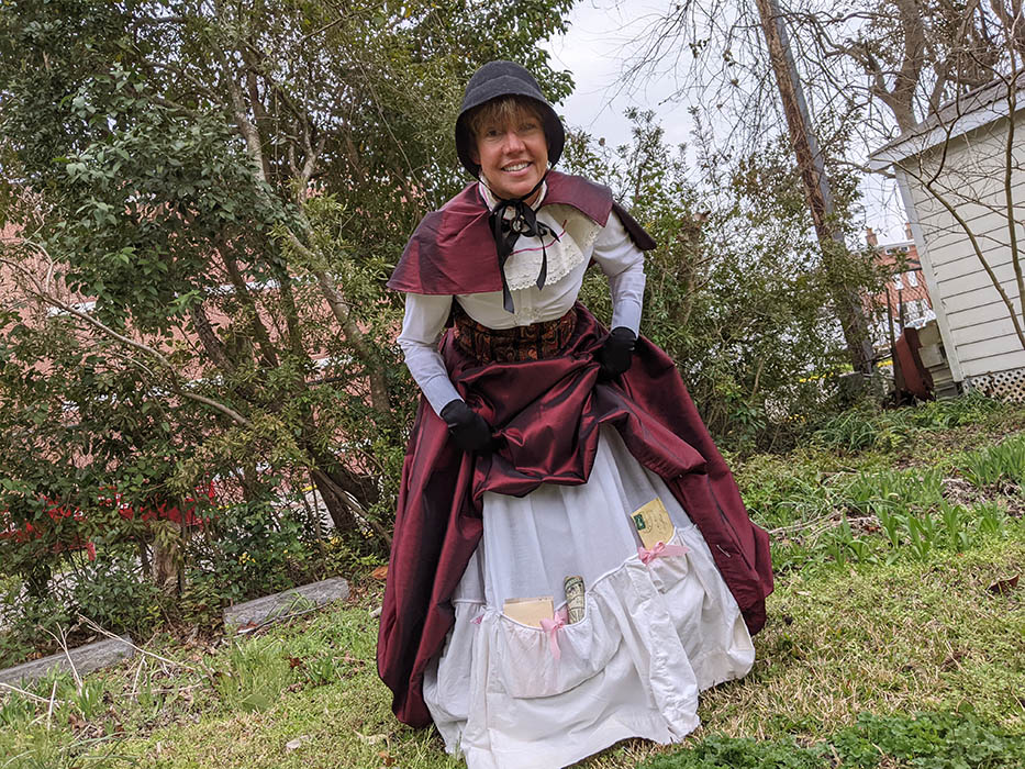 Hallowed Ground Lantern Tour storyteller