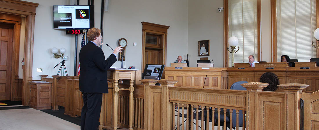 Chad Meadows of CodeWright Planners presents Re-New Bern project to the Board of Aldermen on July 23, 2024. (Photo by NewBernNow.com)