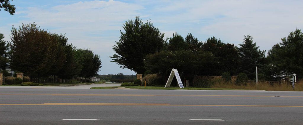 Entrance to Tyler Home on the Lake in New Bern, NC. (Photo by Wendy Card)