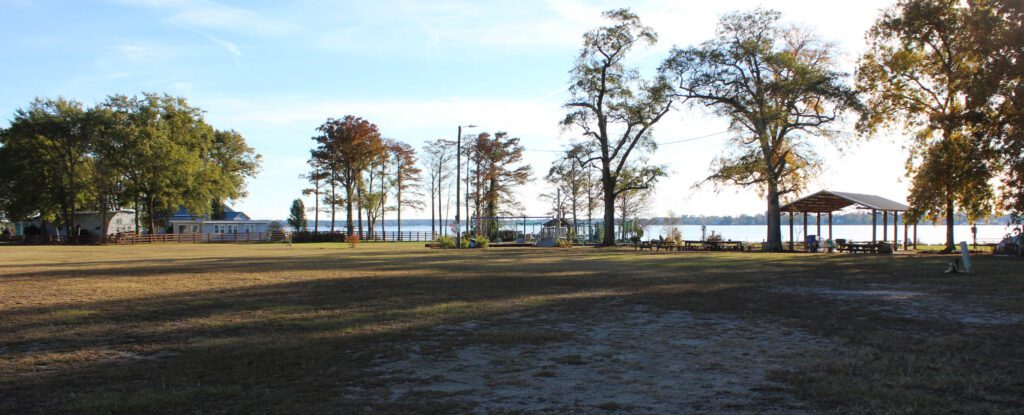 Property at 907 North B Street in Bridgeton, NC. (Photo by Wendy Card)