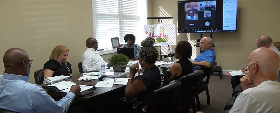 Photo of a meeting of the New Bern Housing Authority's Board of Commissioners. (Photo by Wendy Card)