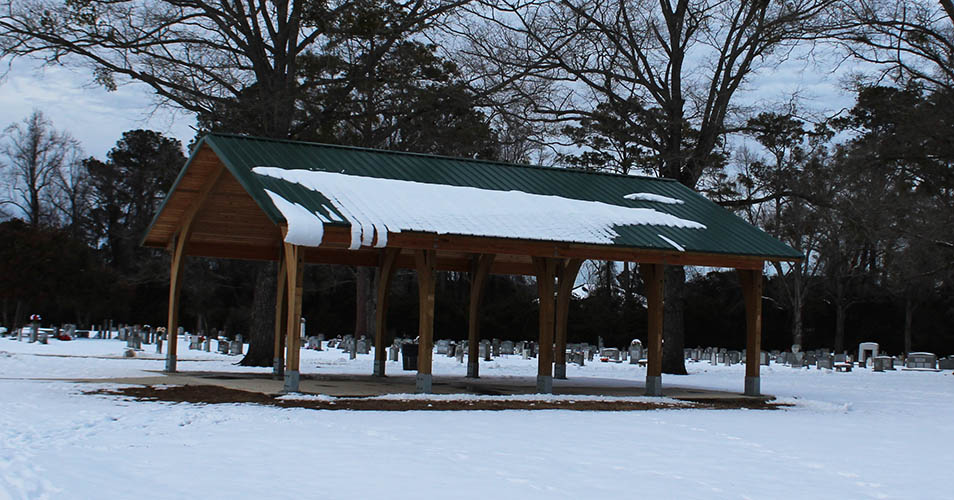 A shelter in New Bern Memorial Cemetery. (Photo by Wendy Card)