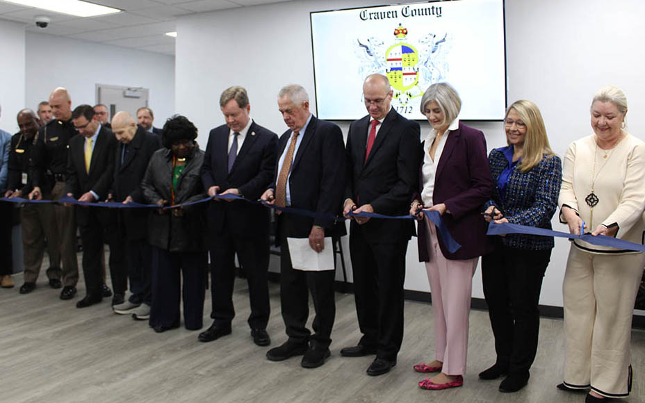 Ribbon cutting ceremony at Craven County Courthouse in New Bern, NC. (Photo by Wendy Card)