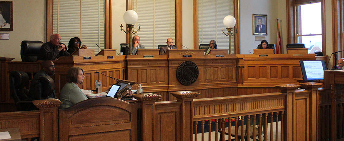 Photo of the New Bern Board of Aldermen meeting taken at City Hall on Oct. 14, 2025. (Photo by Wendy Card)