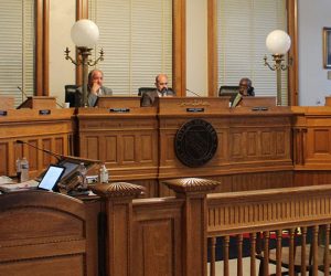 Photo of the New Bern Board of Aldermen meeting taken at City Hall on Oct. 14, 2025. (Photo by Wendy Card)