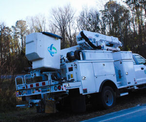 Duke Energy vehicle assessing power outage in New Bern on Dec. 24, 2022