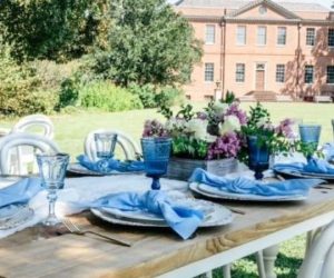 Tabele with tea cups and plates